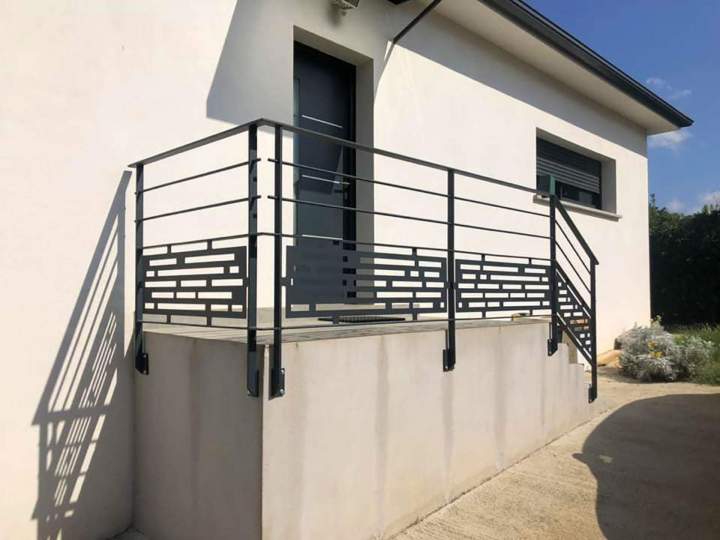 Travaux d'installation de garde-corps Borgo